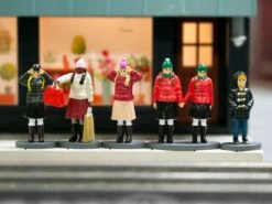 Window Shopper Figures -Train Toy Store 2130120 03