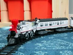 Disney100 Celebration Ready-to-Play Set 13 Disney100 Celebration Ready-to-Play Set -Train Toy Store 712092 06